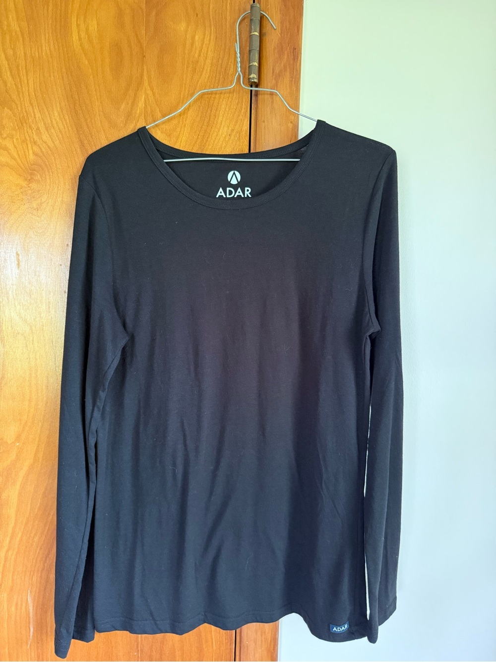 Adar Women's Black Long Sleeve Crewneck Tee